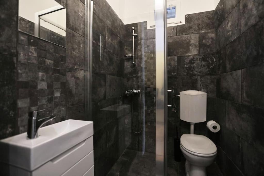 Unwind In Style W Sauna Dsgn 2Br Home Βουδαπέστη Εξωτερικό φωτογραφία