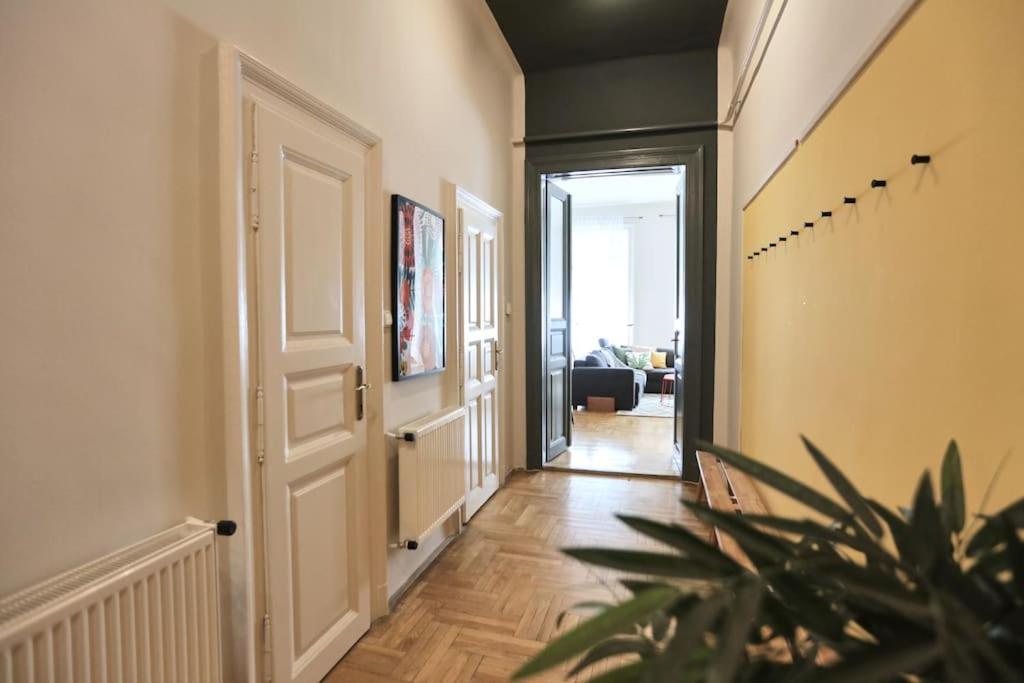 Unwind In Style W Sauna Dsgn 2Br Home Βουδαπέστη Εξωτερικό φωτογραφία